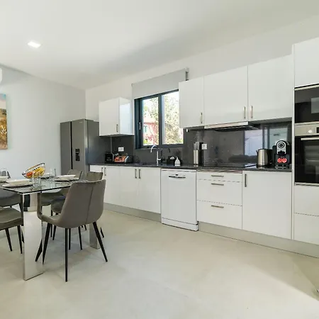 Star House -jacuzzi & Aircon Villa Calheta (Madeira)