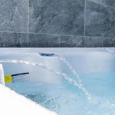 Star House -jacuzzi & Aircon 卡列塔