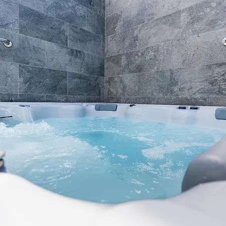 Villa Star House -jacuzzi & Aircon *