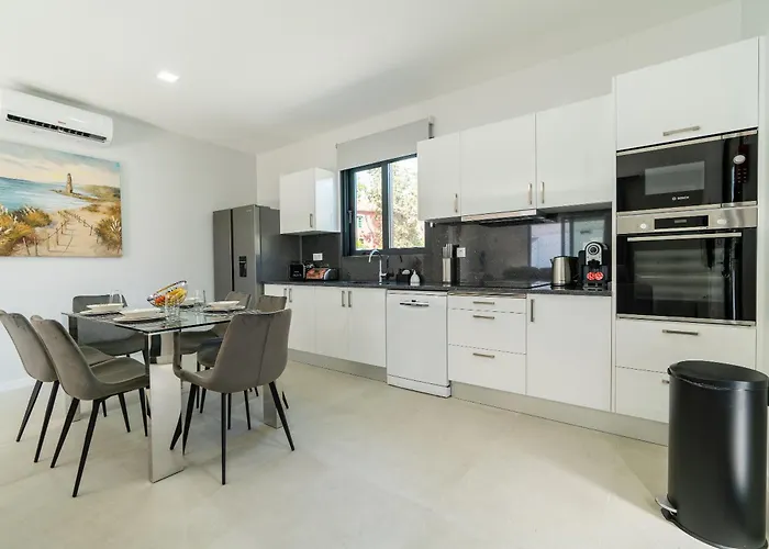 Star House -jacuzzi & Aircon Villa Calheta (Madeira)