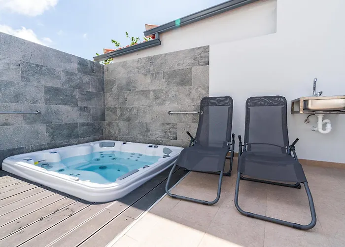 Star House -jacuzzi & Aircon Willa Calheta (Madeira)